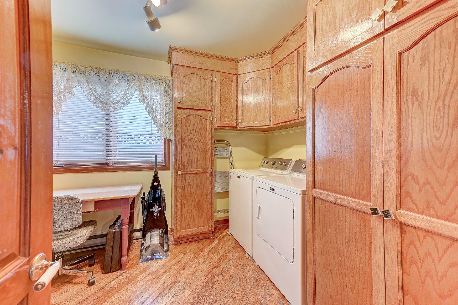 









2290


Rue René

,
Longueuil (Le Vieux-Longueuil),




QC
J4K3E9

