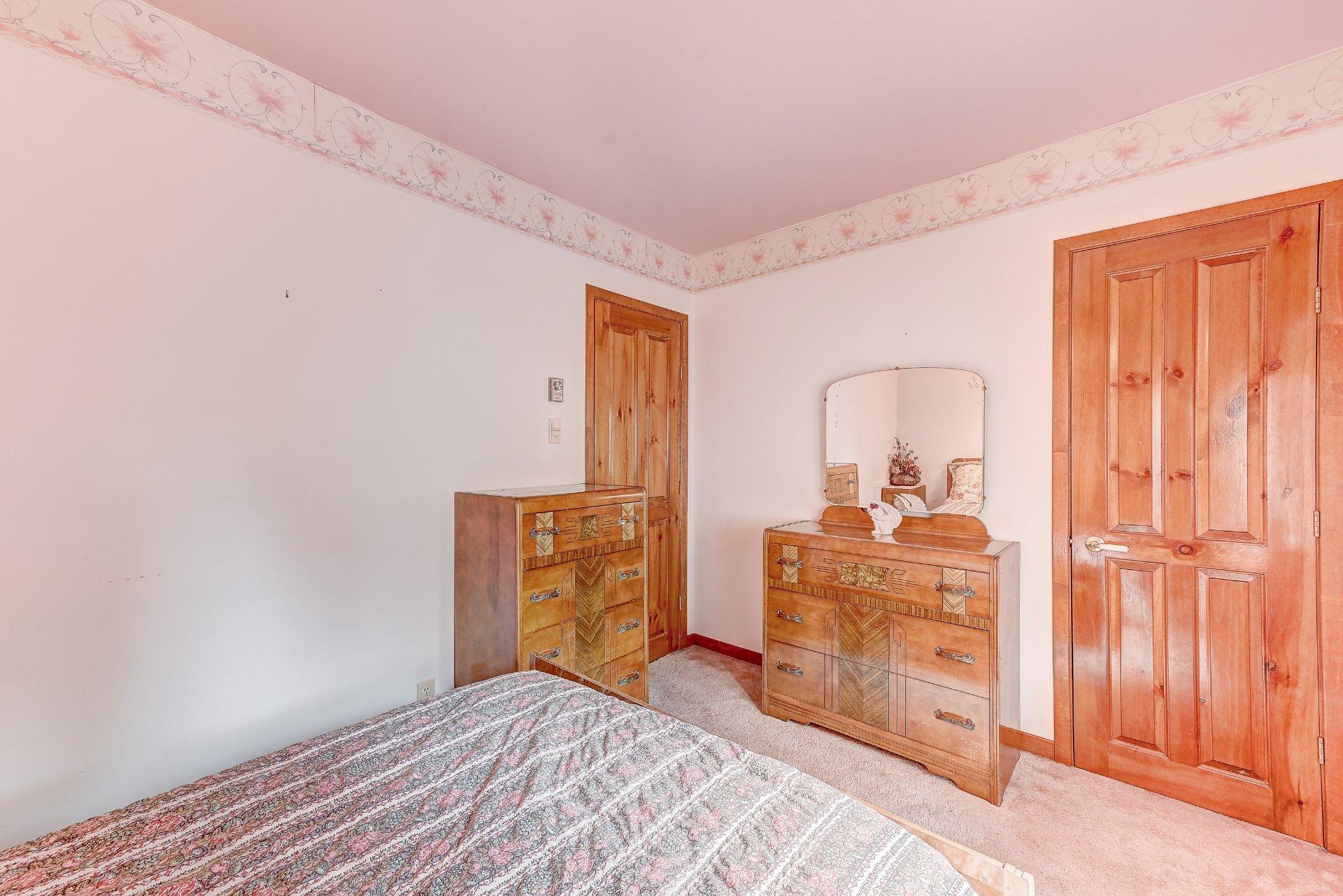 









2290


Rue René

,
Longueuil (Le Vieux-Longueuil),




QC
J4K3E9

