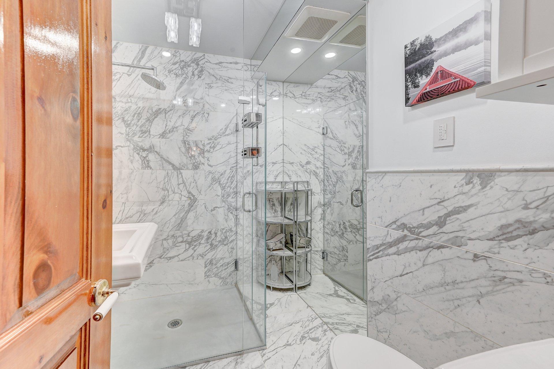 









2290


Rue René

,
Longueuil (Le Vieux-Longueuil),




QC
J4K3E9

