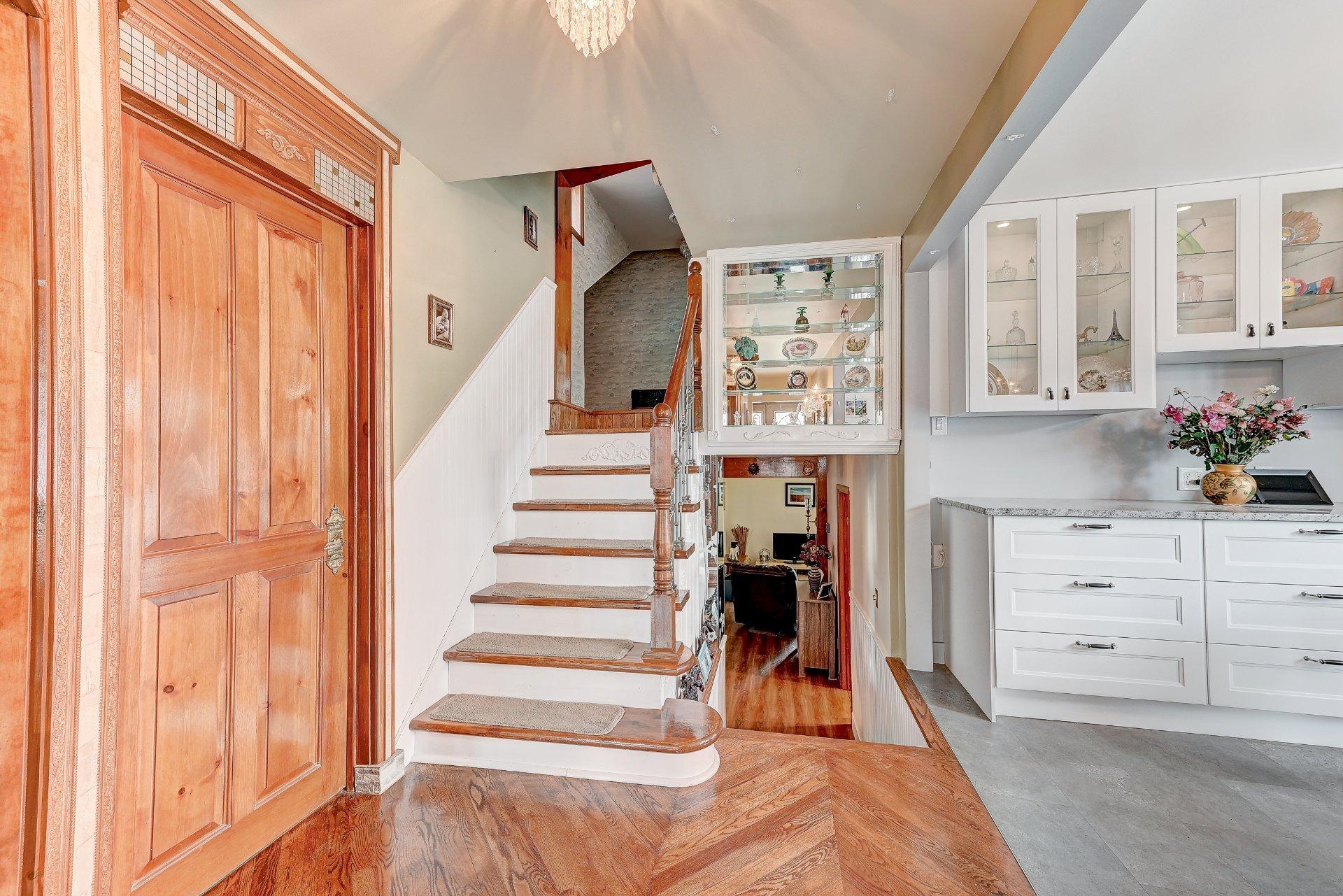 









2290


Rue René

,
Longueuil (Le Vieux-Longueuil),




QC
J4K3E9

