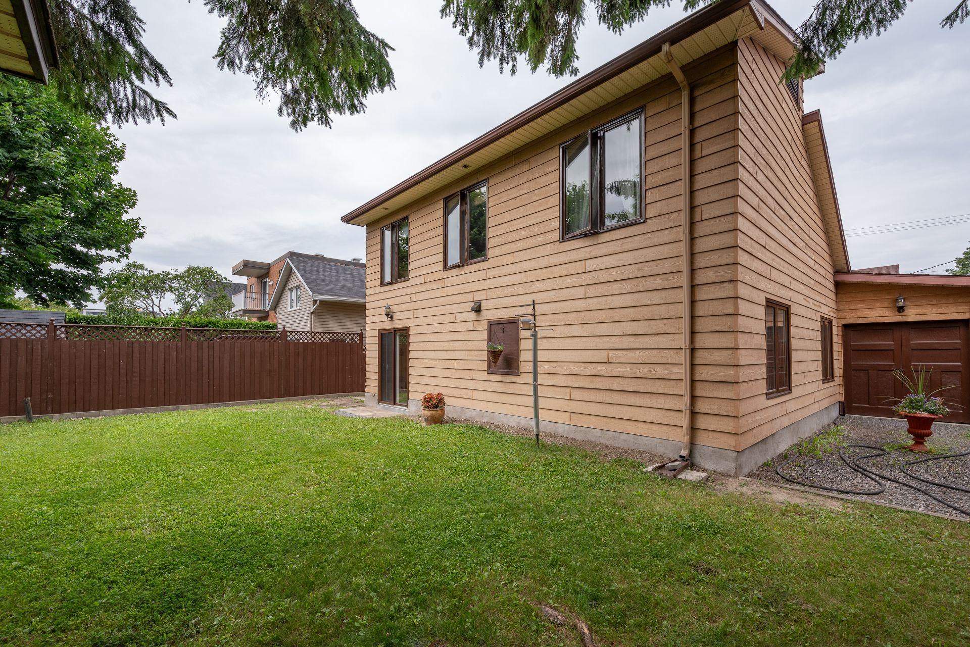 









2290


Rue René

,
Longueuil (Le Vieux-Longueuil),




QC
J4K3E9

