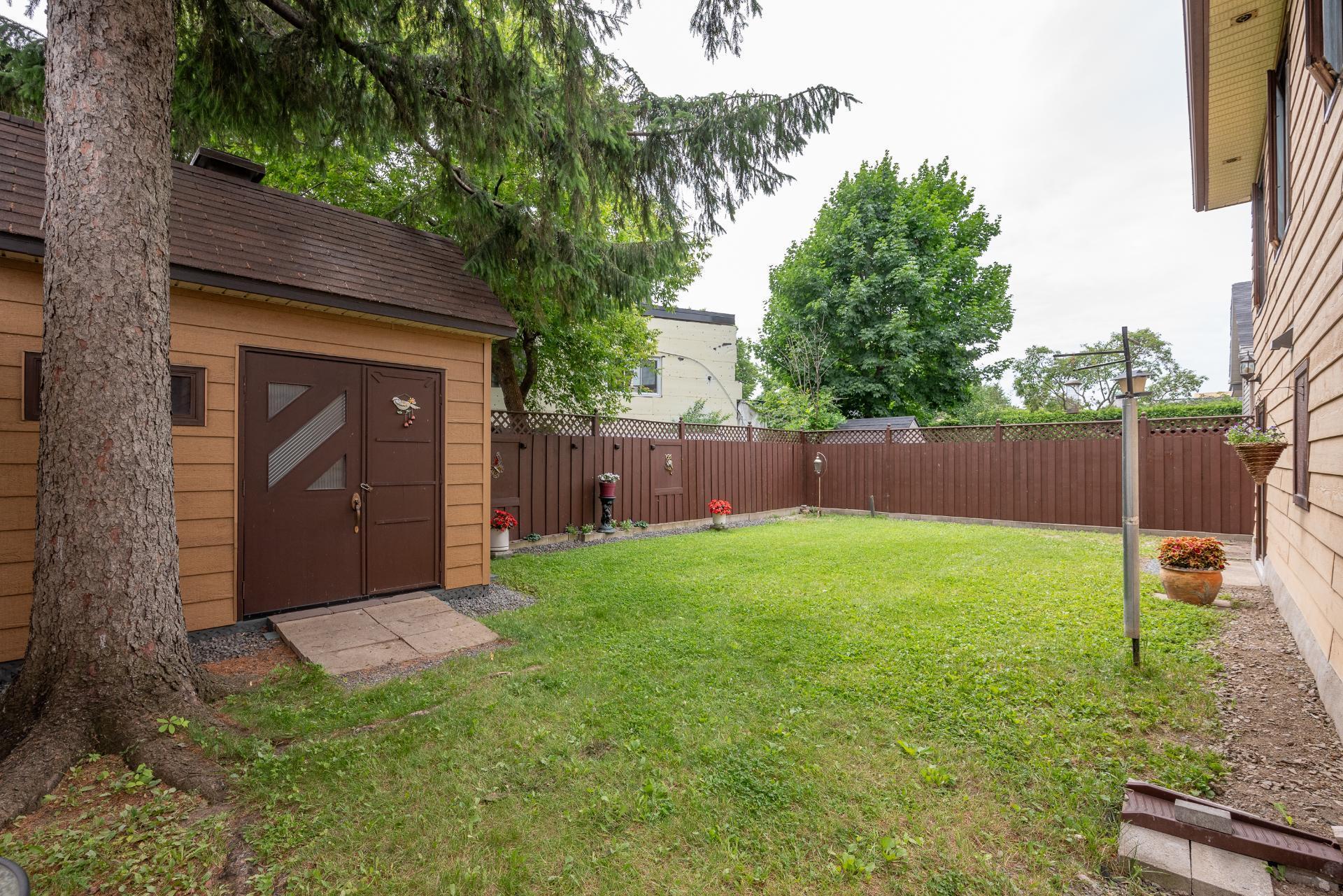 









2290


Rue René

,
Longueuil (Le Vieux-Longueuil),




QC
J4K3E9

