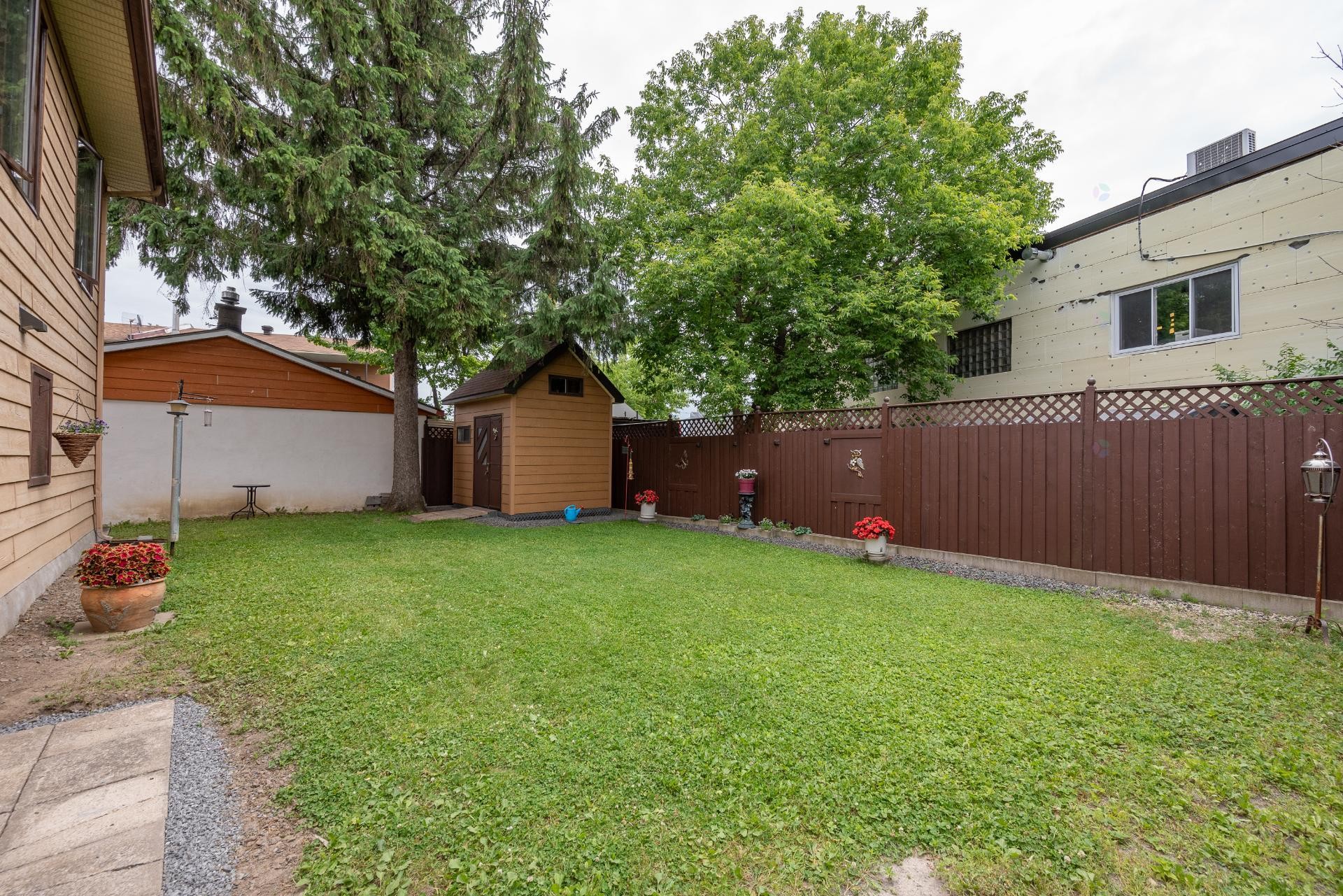 









2290


Rue René

,
Longueuil (Le Vieux-Longueuil),




QC
J4K3E9

