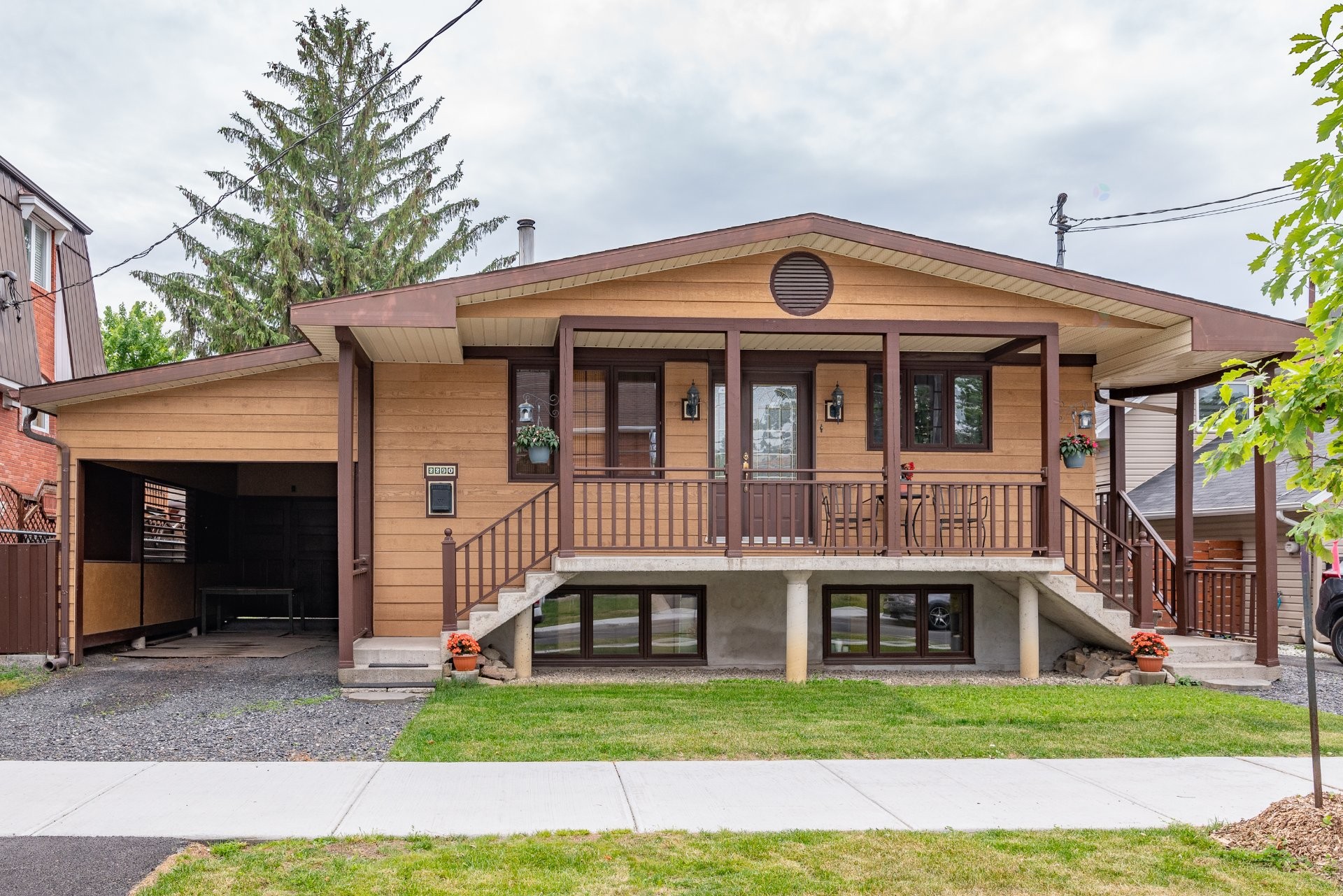 









2290


Rue René

,
Longueuil (Le Vieux-Longueuil),




QC
J4K3E9

