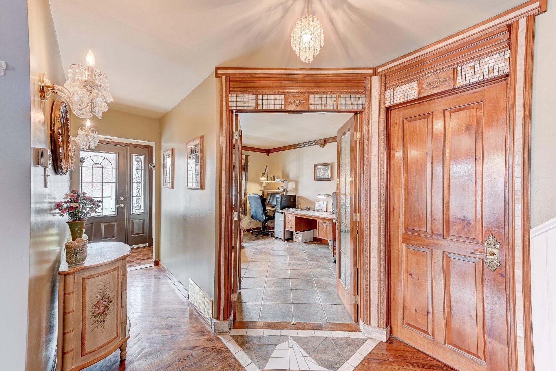 









2290


Rue René

,
Longueuil (Le Vieux-Longueuil),




QC
J4K3E9

