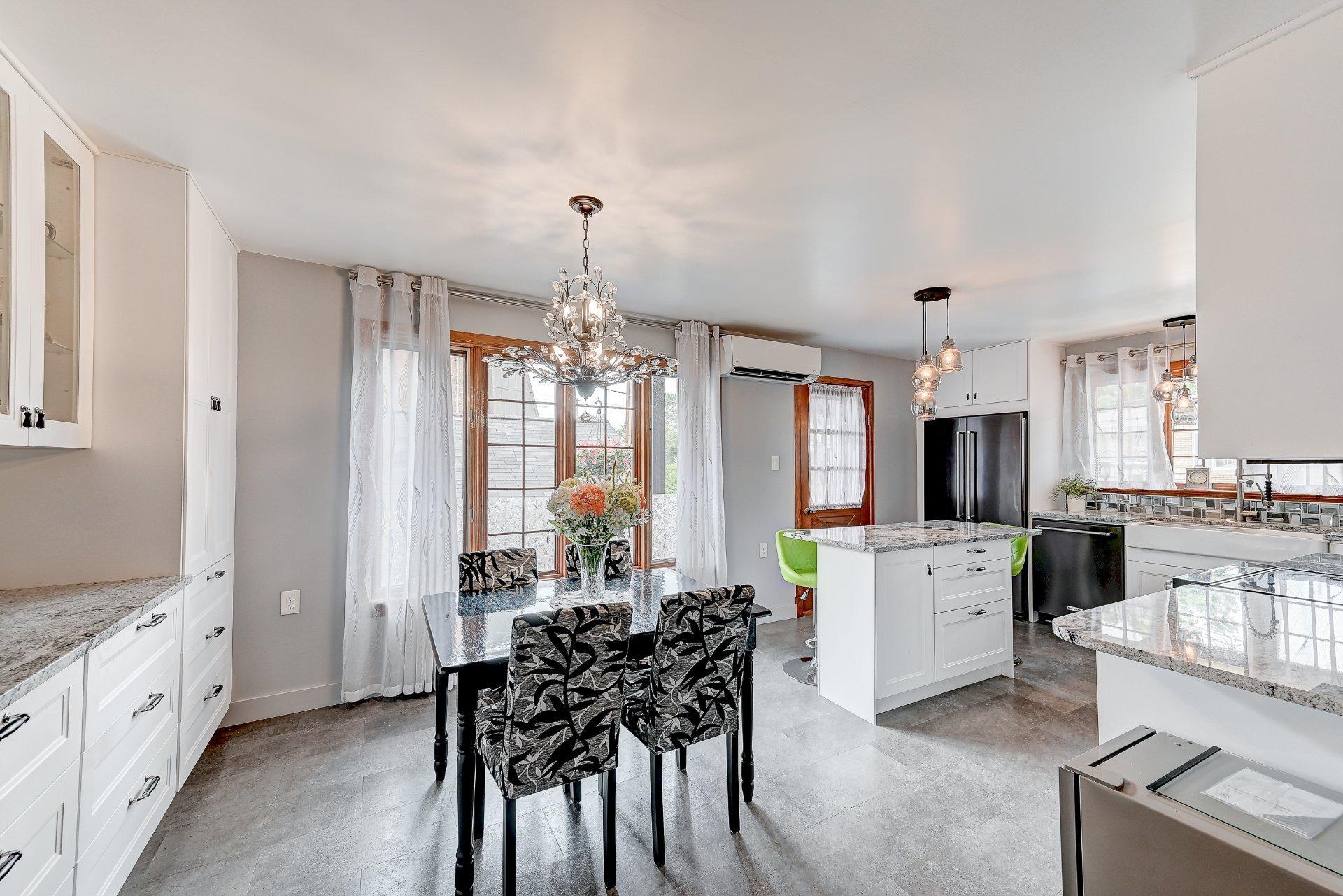 









2290


Rue René

,
Longueuil (Le Vieux-Longueuil),




QC
J4K3E9

