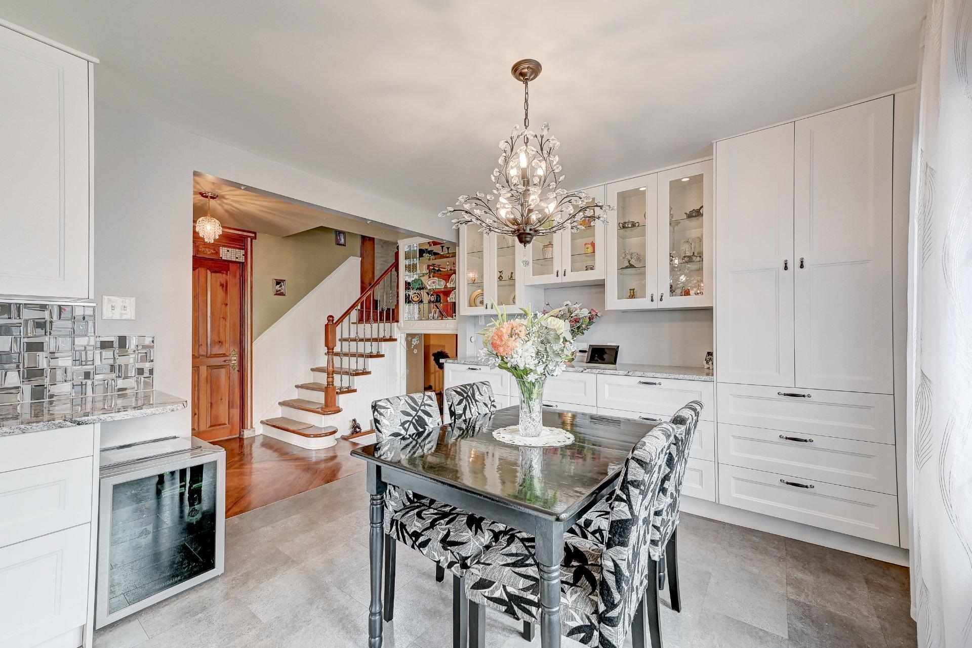 









2290


Rue René

,
Longueuil (Le Vieux-Longueuil),




QC
J4K3E9

