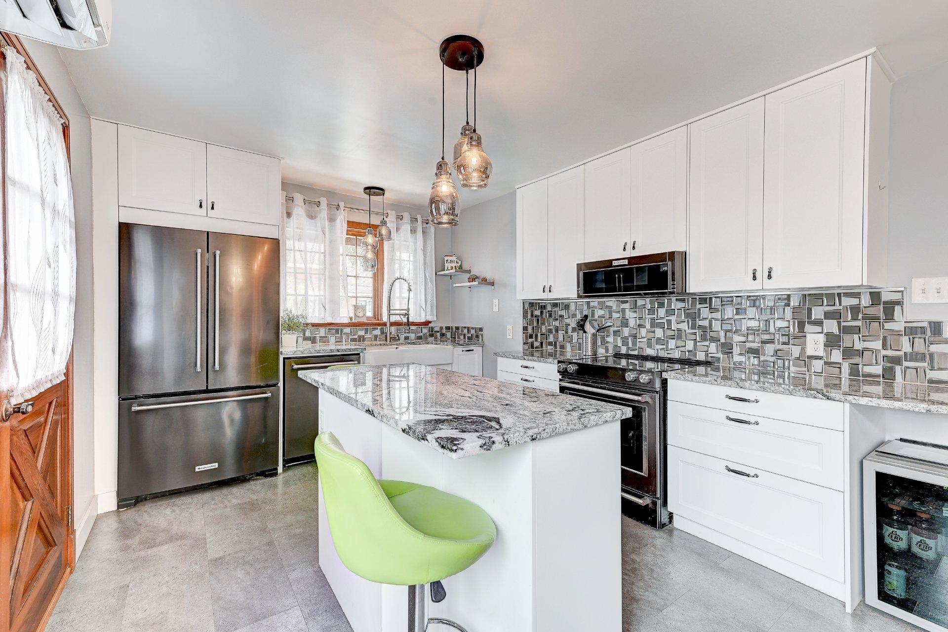 









2290


Rue René

,
Longueuil (Le Vieux-Longueuil),




QC
J4K3E9

