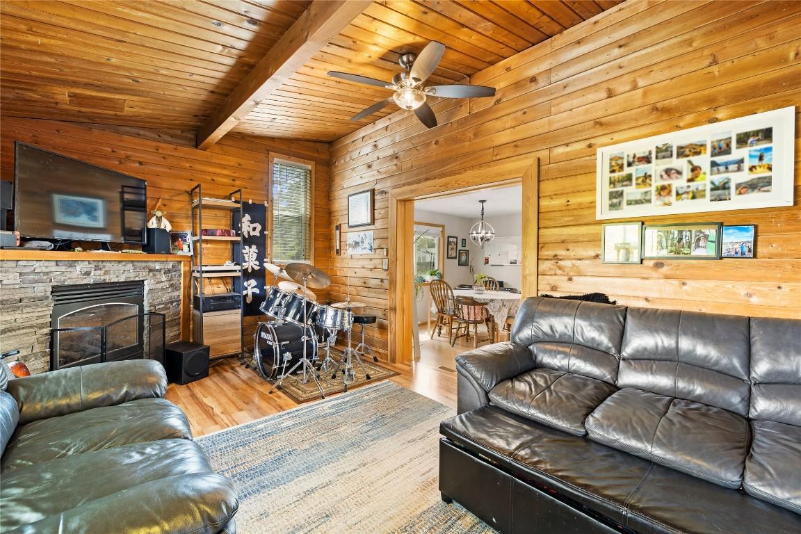 









11331


Bond

Road,
Lake Country,




BC
V4V 1J5


