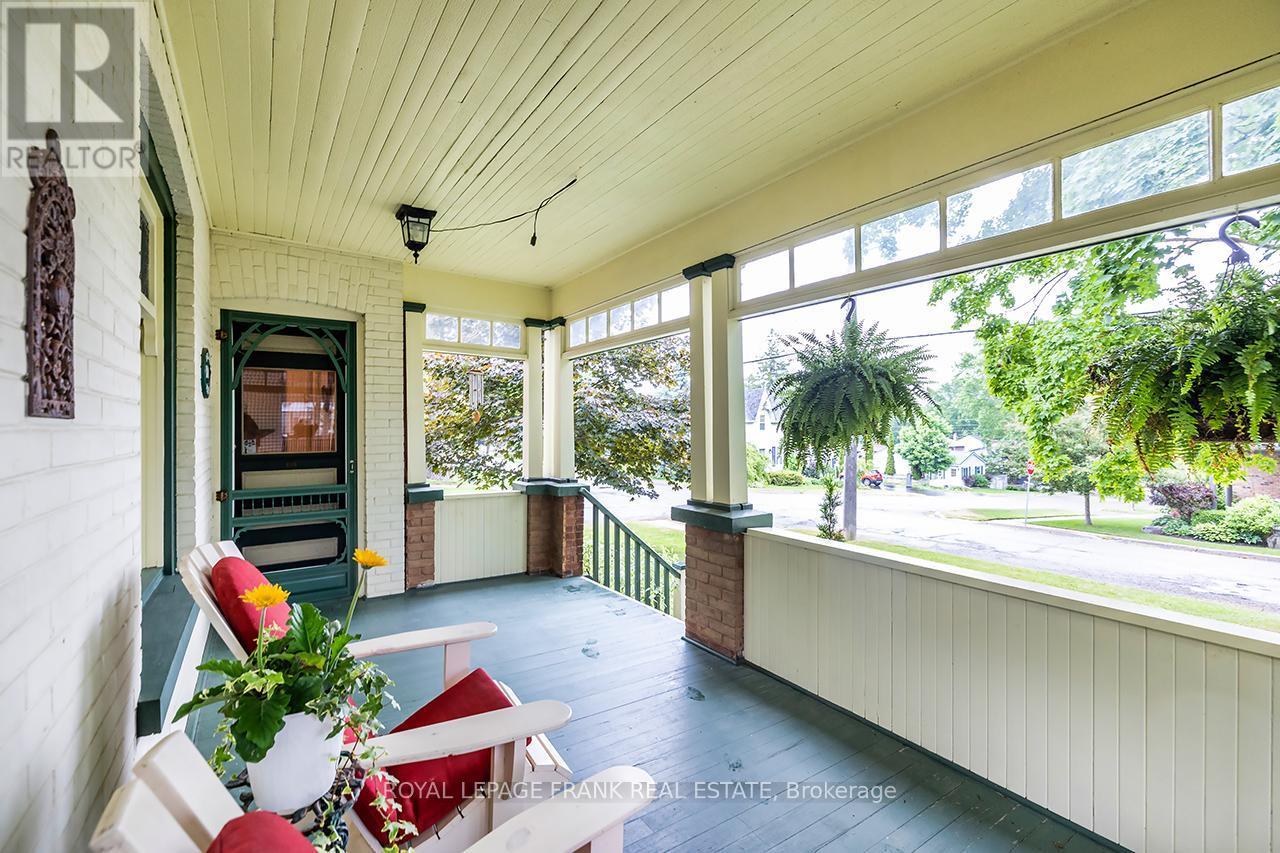 












180 BIGELOW STREET S

,
Scugog (Port Perry),




Ontario
L9L1L6

