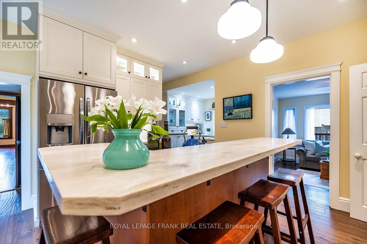 












180 BIGELOW STREET S

,
Scugog (Port Perry),




Ontario
L9L1L6

