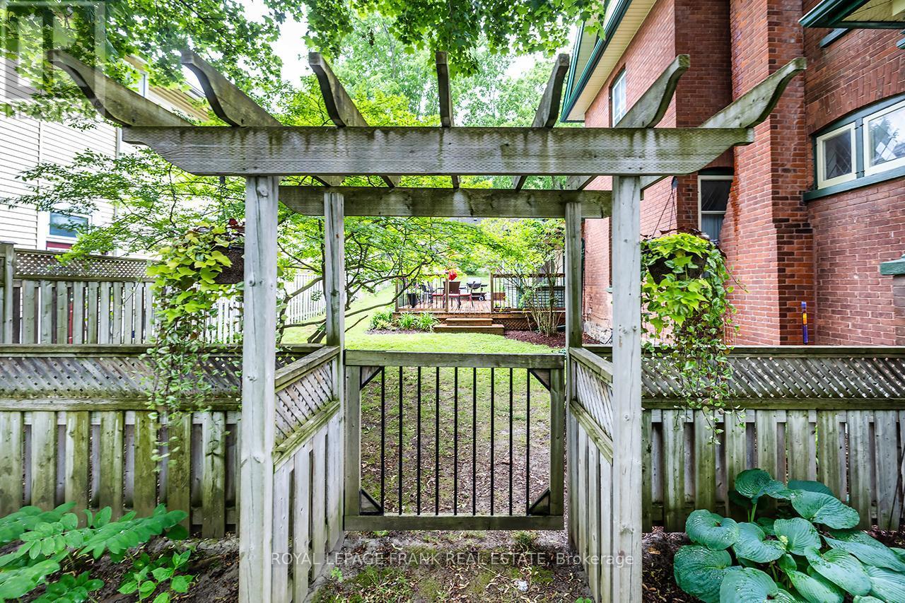 












180 BIGELOW STREET S

,
Scugog (Port Perry),




Ontario
L9L1L6

