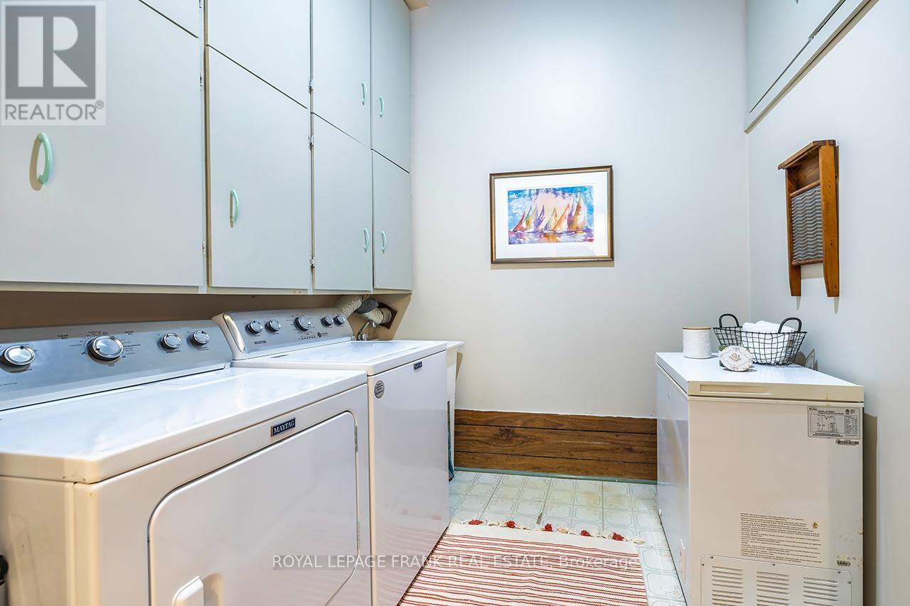 












180 BIGELOW STREET S

,
Scugog (Port Perry),




Ontario
L9L1L6


