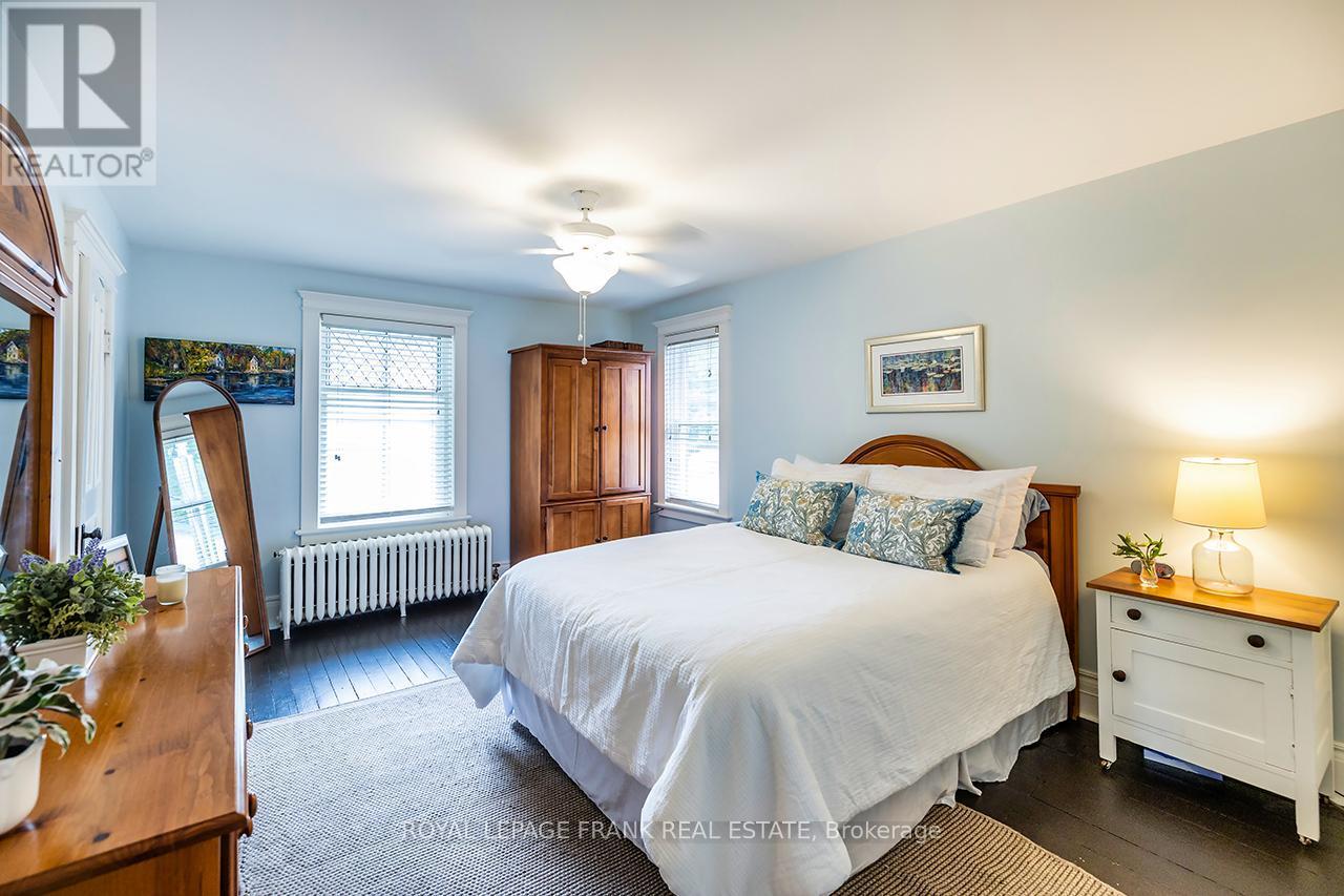 












180 BIGELOW STREET S

,
Scugog (Port Perry),




Ontario
L9L1L6

