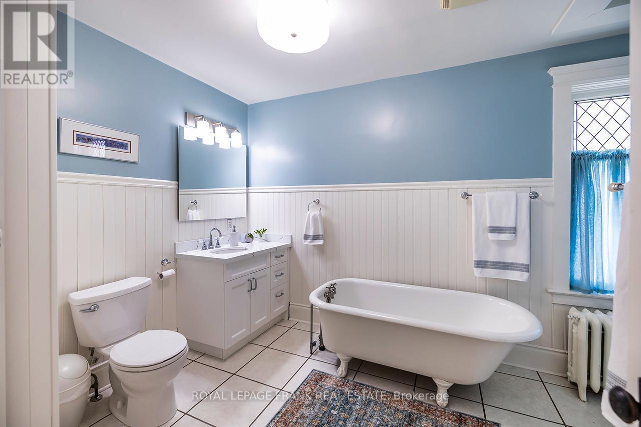 












180 BIGELOW STREET S

,
Scugog (Port Perry),




Ontario
L9L1L6

