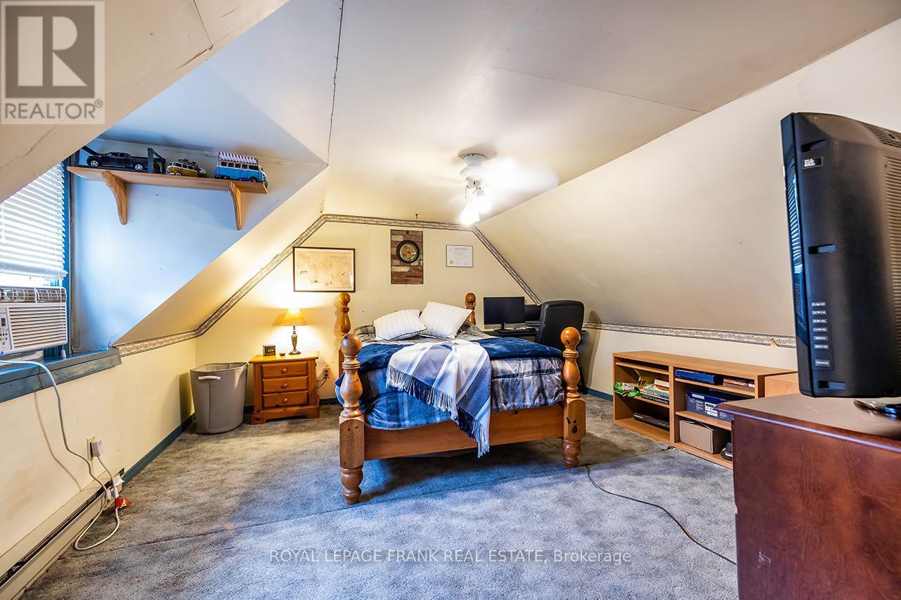 












180 BIGELOW STREET S

,
Scugog (Port Perry),




Ontario
L9L1L6


