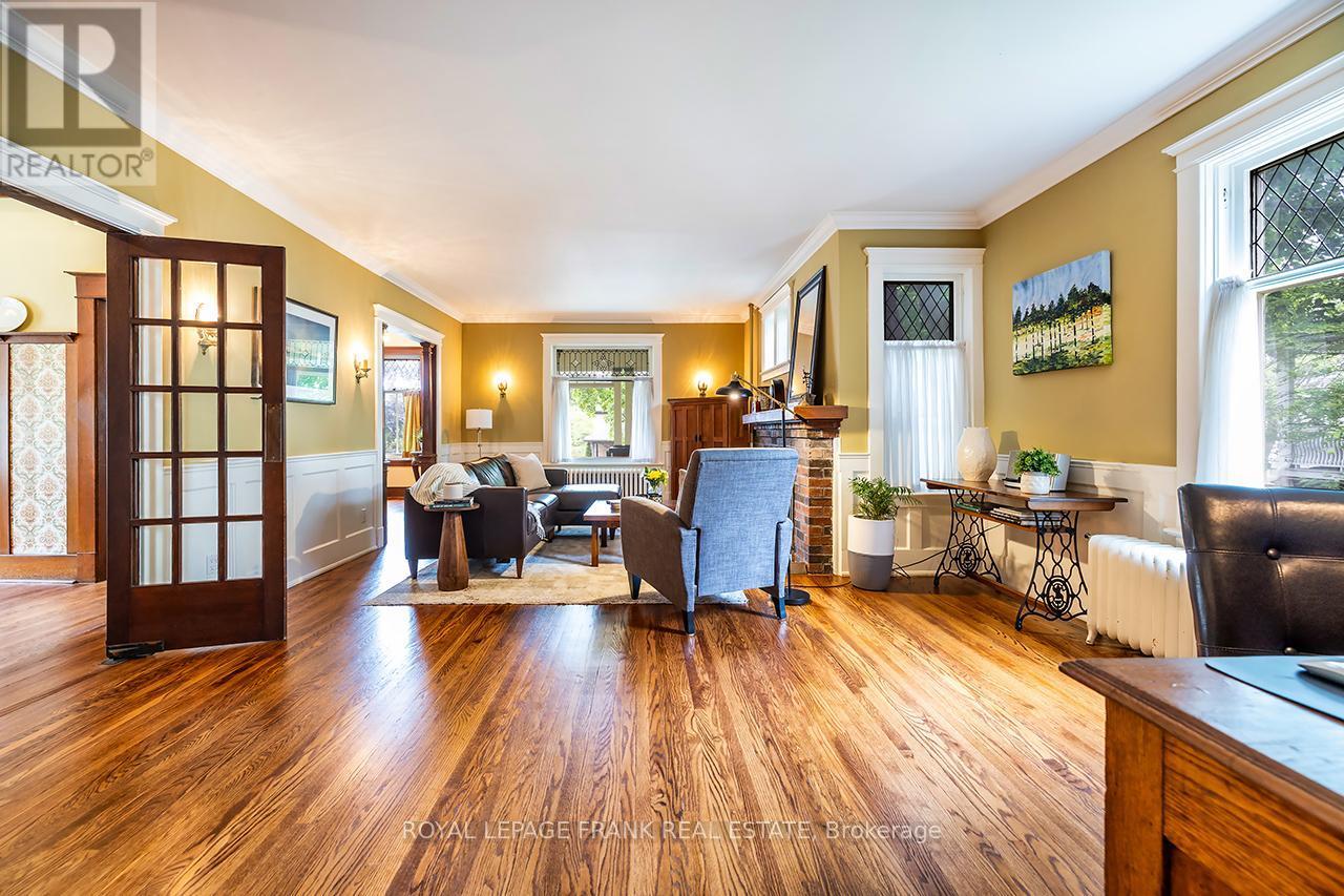 












180 BIGELOW STREET S

,
Scugog (Port Perry),




Ontario
L9L1L6

