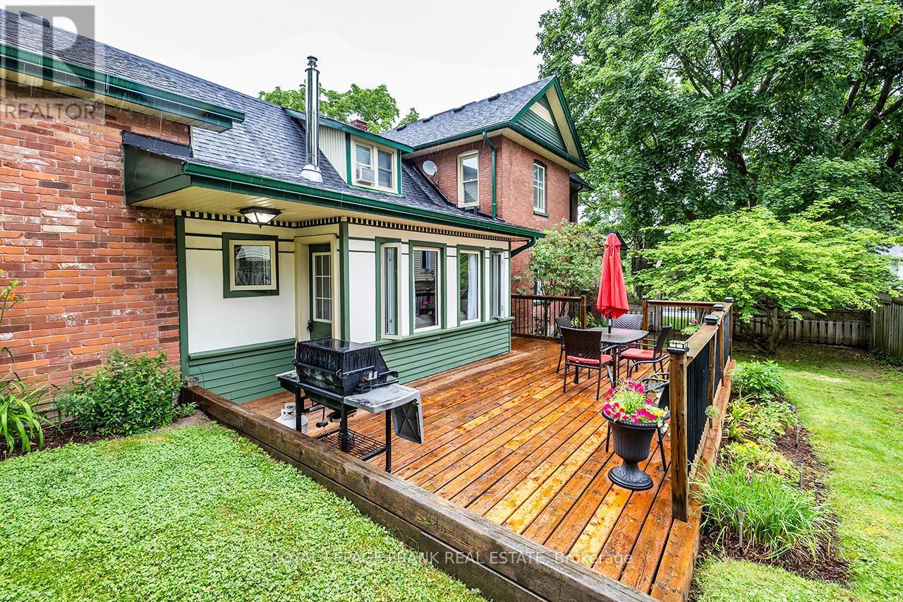 












180 BIGELOW STREET S

,
Scugog (Port Perry),




Ontario
L9L1L6

