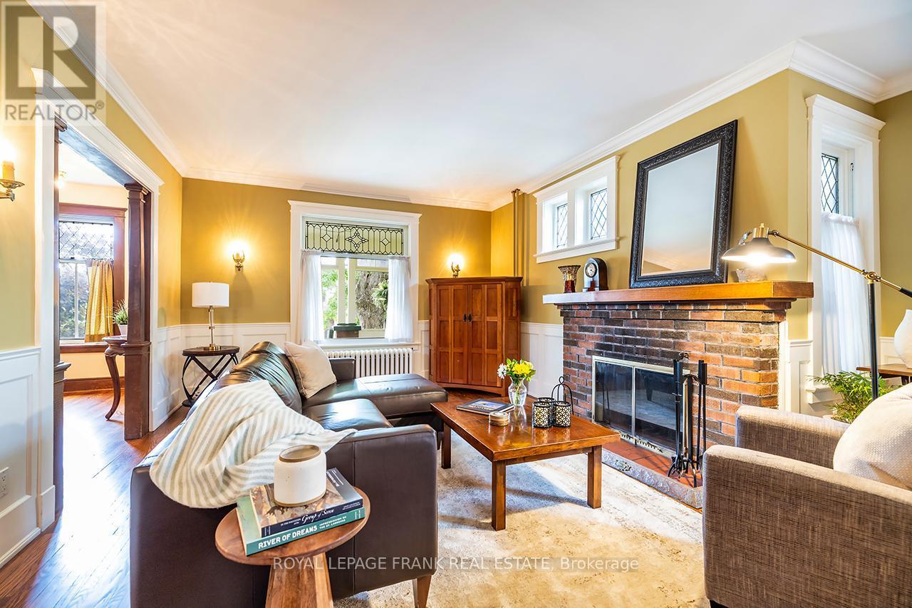 












180 BIGELOW STREET S

,
Scugog (Port Perry),




Ontario
L9L1L6

