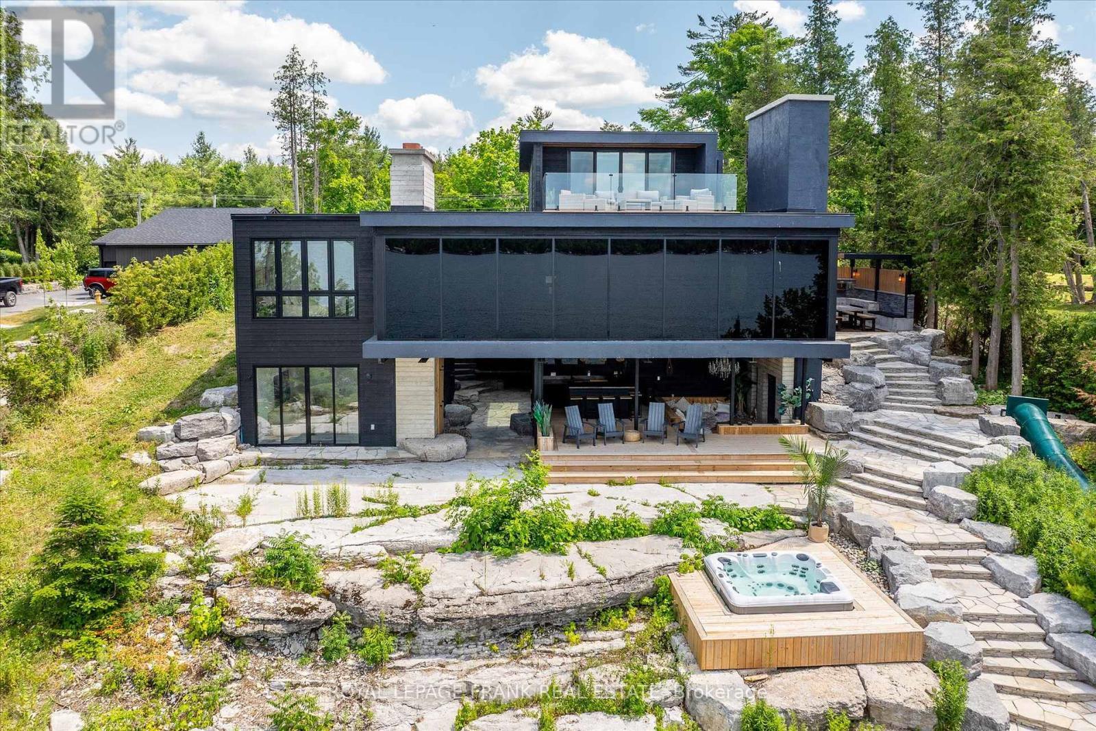 












910 BIRCHVIEW ROAD

,
Douro-Dummer,




Ontario
K0L2H0

