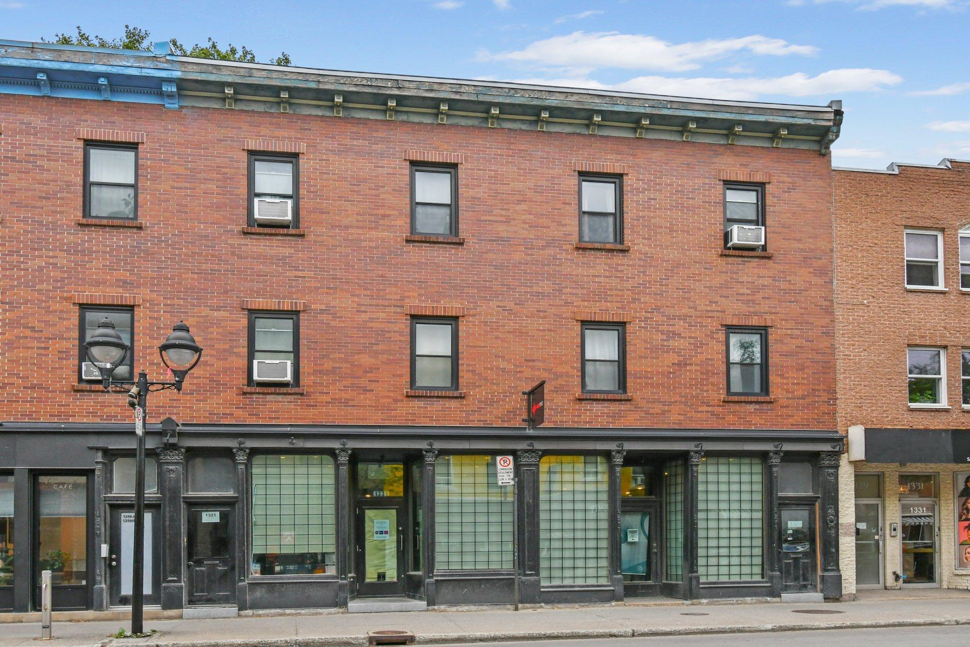 









1321Z

 - 1327Z


Rue Ontario E.

,
Montréal (Ville-Marie),




QC
H2L1R8

