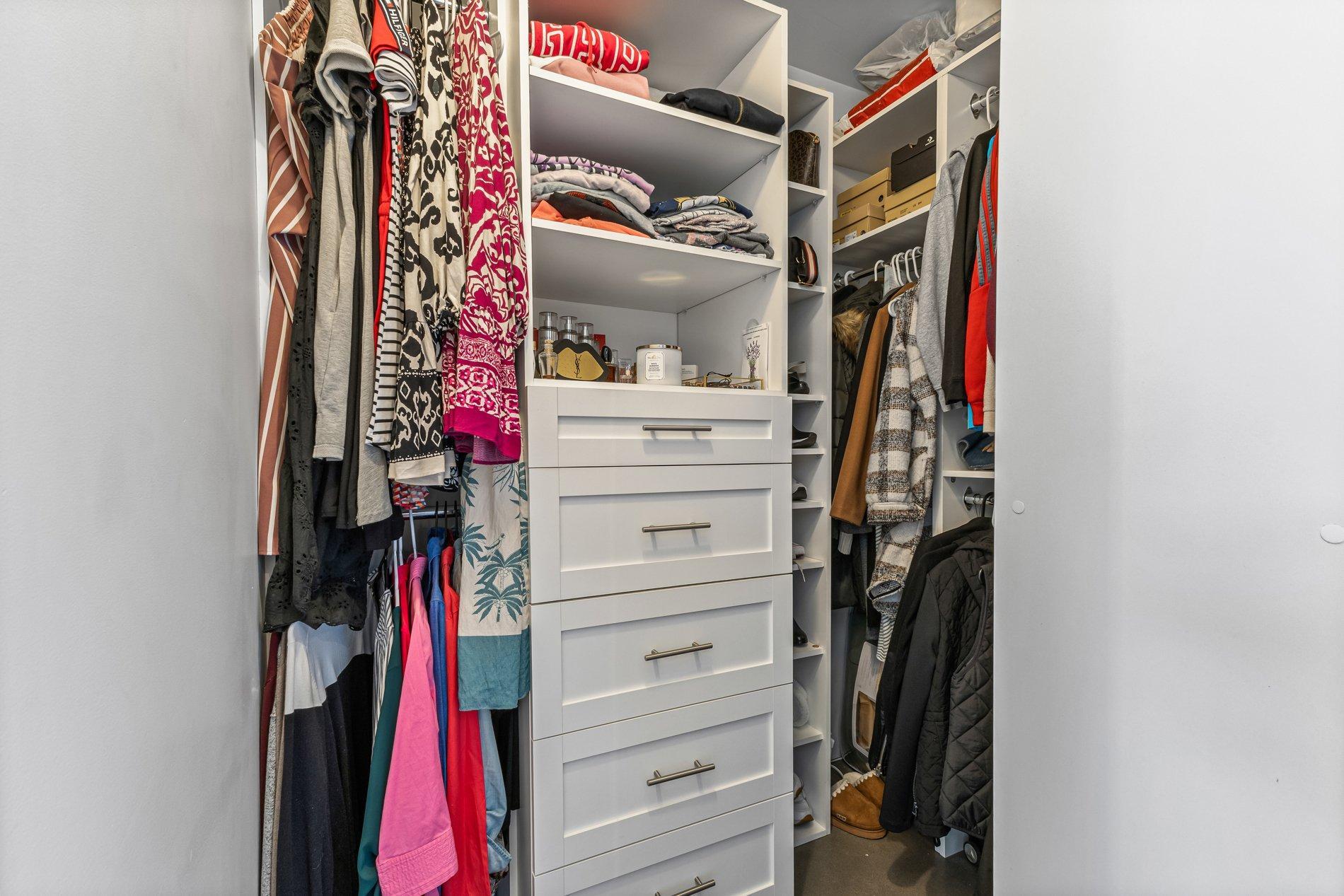 









5101


Av. Eliot

, 216,
Laval (Chomedey),




QC
H7W0G2

