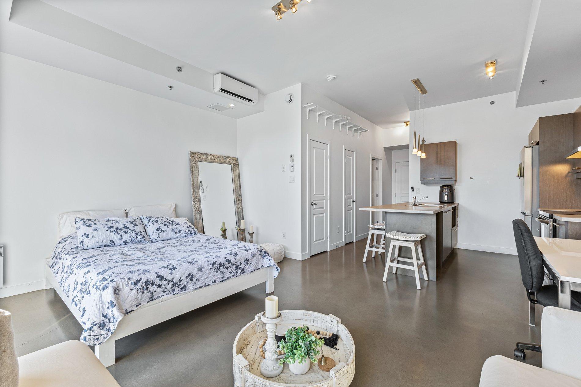









5101


Av. Eliot

, 216,
Laval (Chomedey),




QC
H7W0G2

