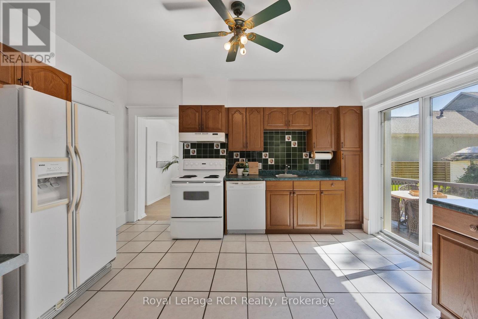 












130 SECOND STREET

,
Collingwood,




Ontario
L9Y1E8


