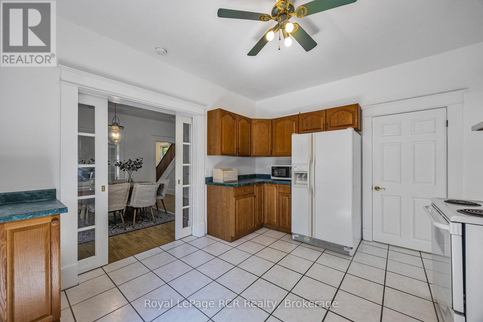 












130 SECOND STREET

,
Collingwood,




Ontario
L9Y1E8

