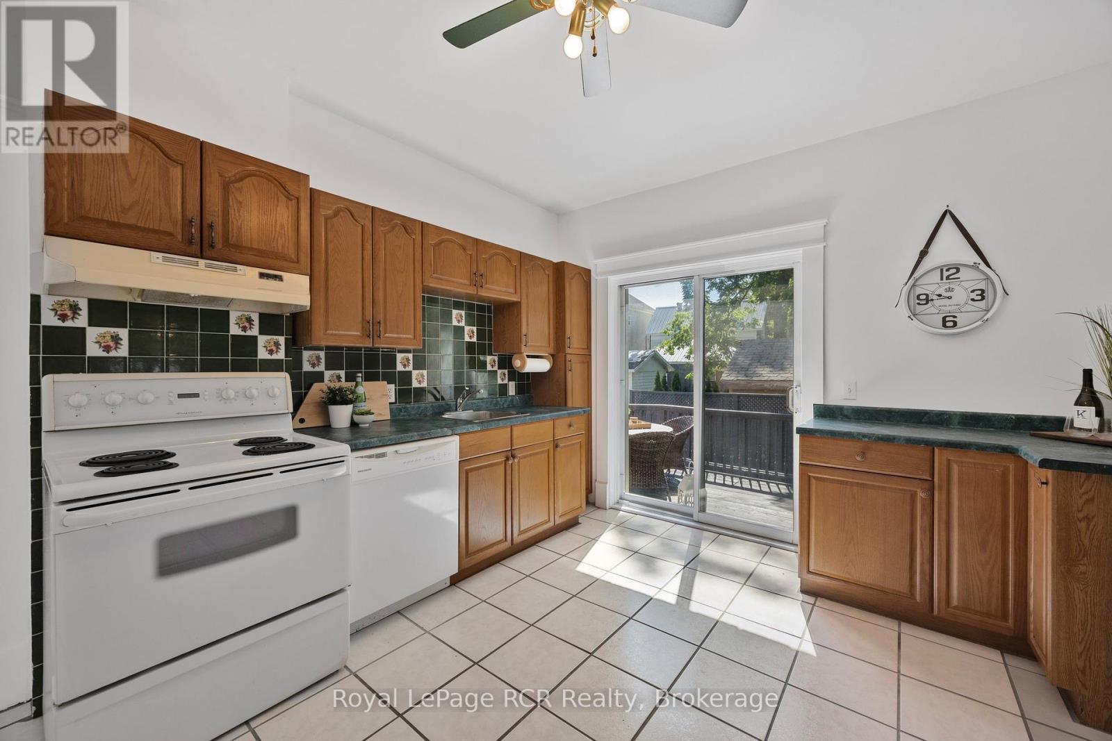 












130 SECOND STREET

,
Collingwood,




Ontario
L9Y1E8

