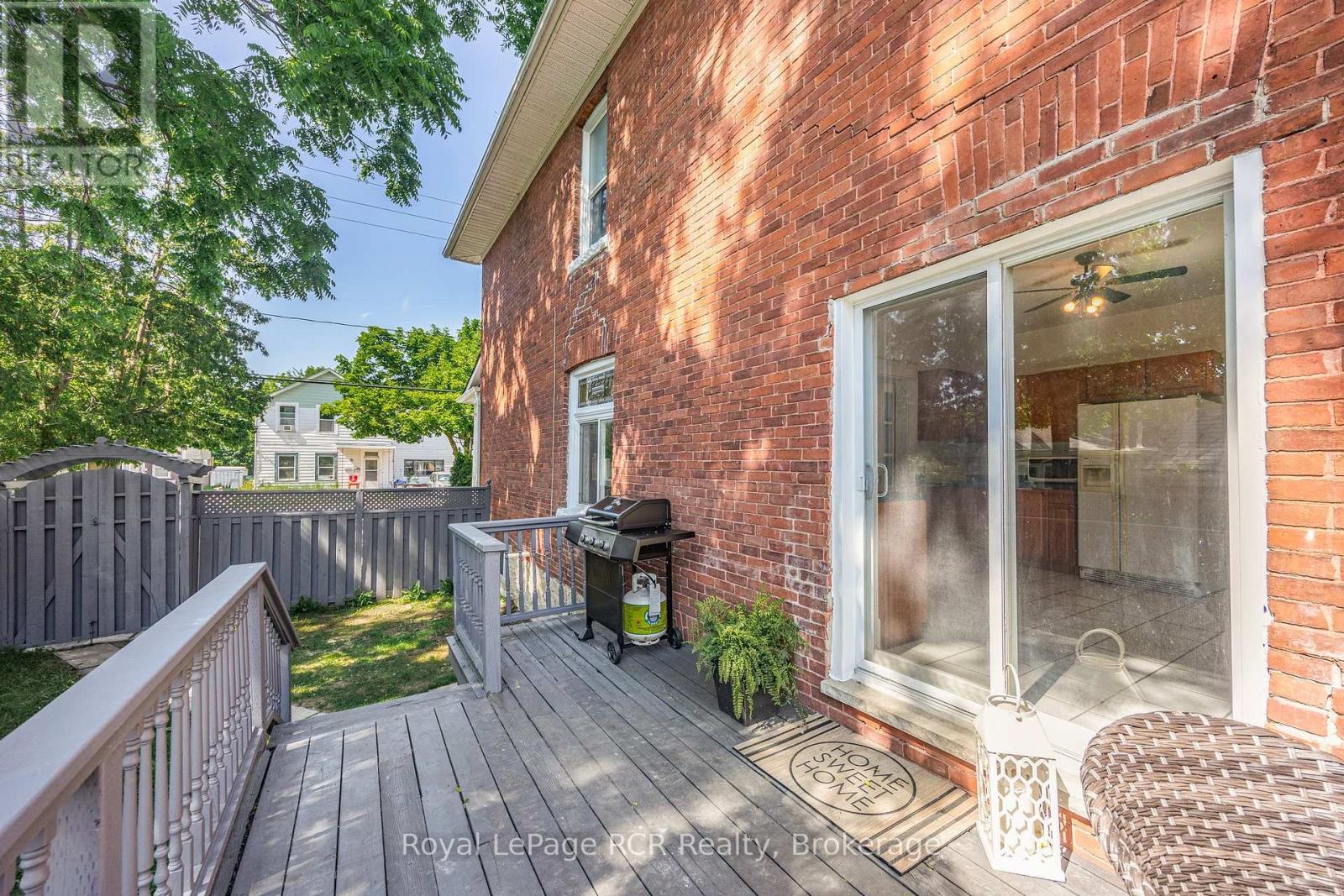 












130 SECOND STREET

,
Collingwood,




Ontario
L9Y1E8

