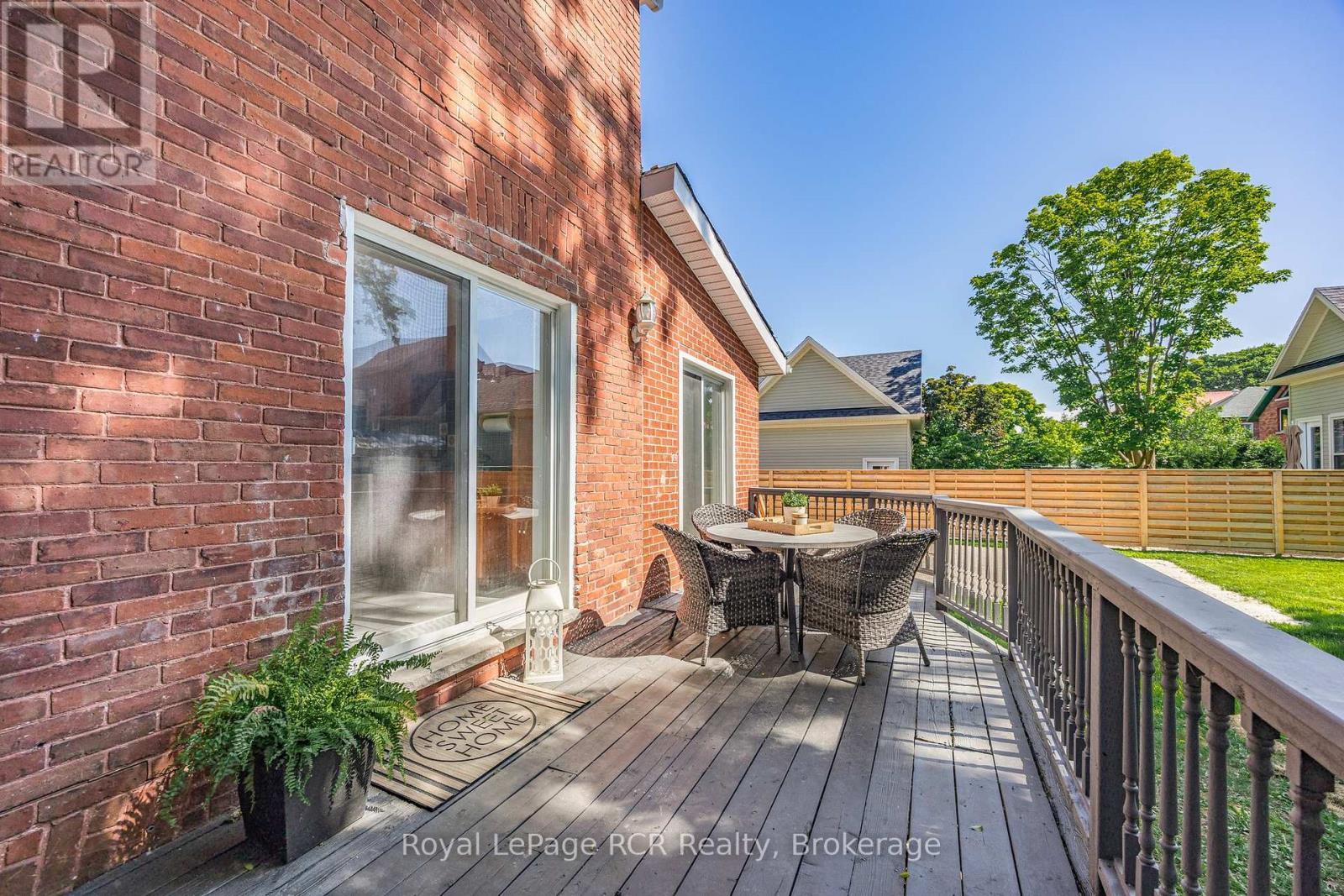 












130 SECOND STREET

,
Collingwood,




Ontario
L9Y1E8

