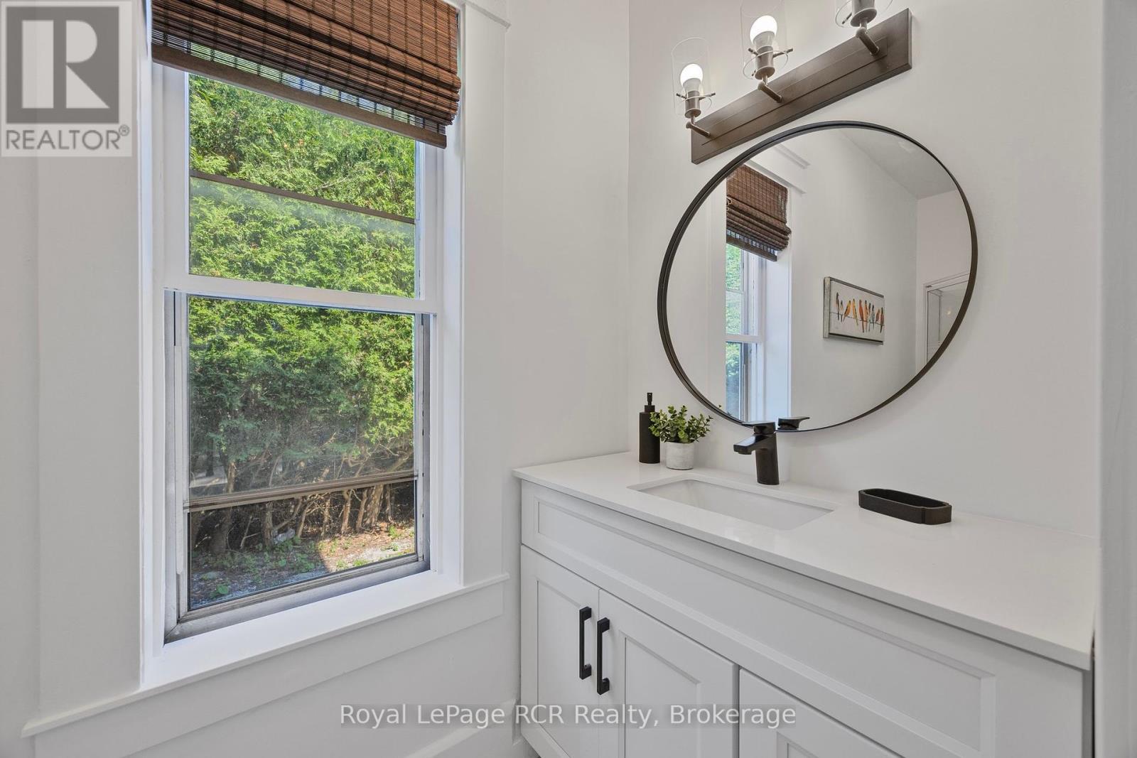 












130 SECOND STREET

,
Collingwood,




Ontario
L9Y1E8

