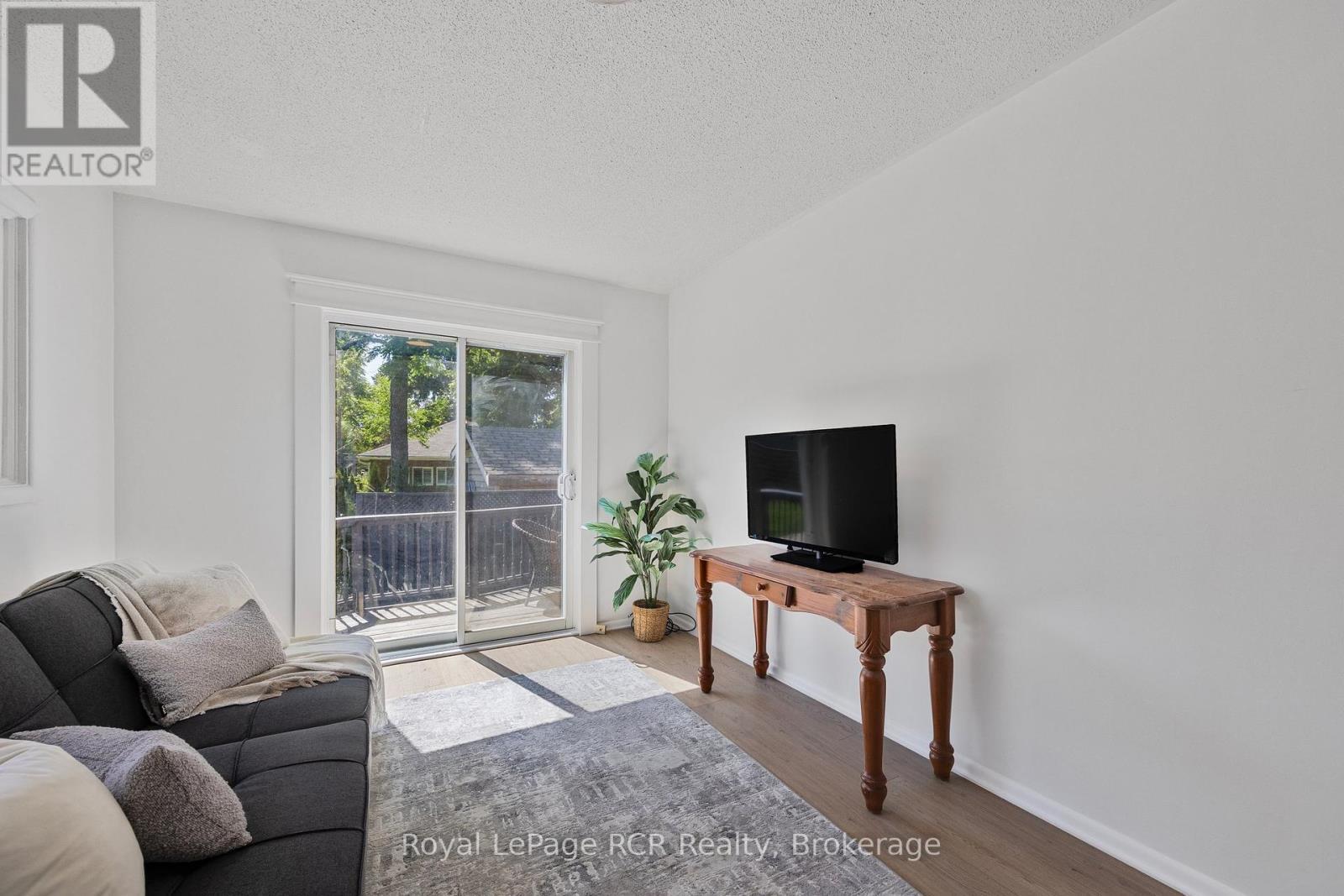 












130 SECOND STREET

,
Collingwood,




Ontario
L9Y1E8

