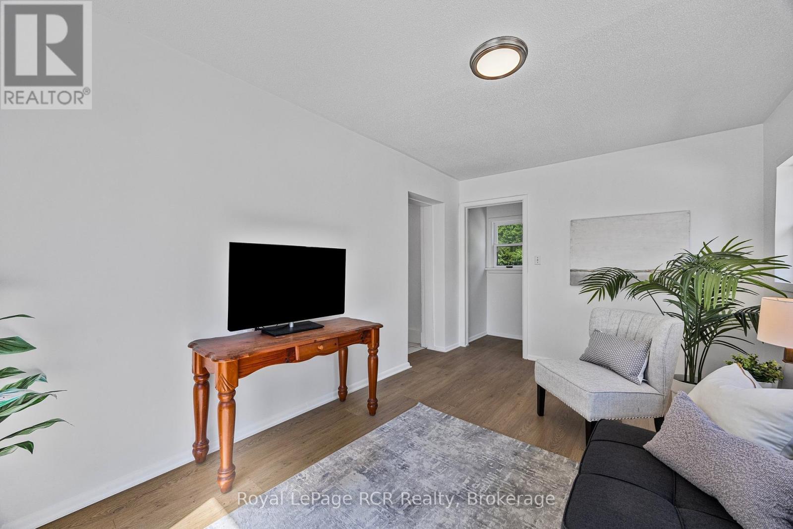 












130 SECOND STREET

,
Collingwood,




Ontario
L9Y1E8


