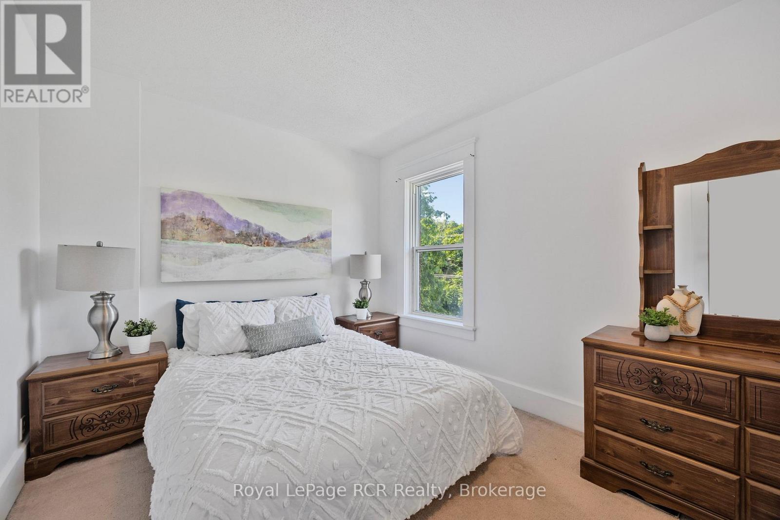 












130 SECOND STREET

,
Collingwood,




Ontario
L9Y1E8

