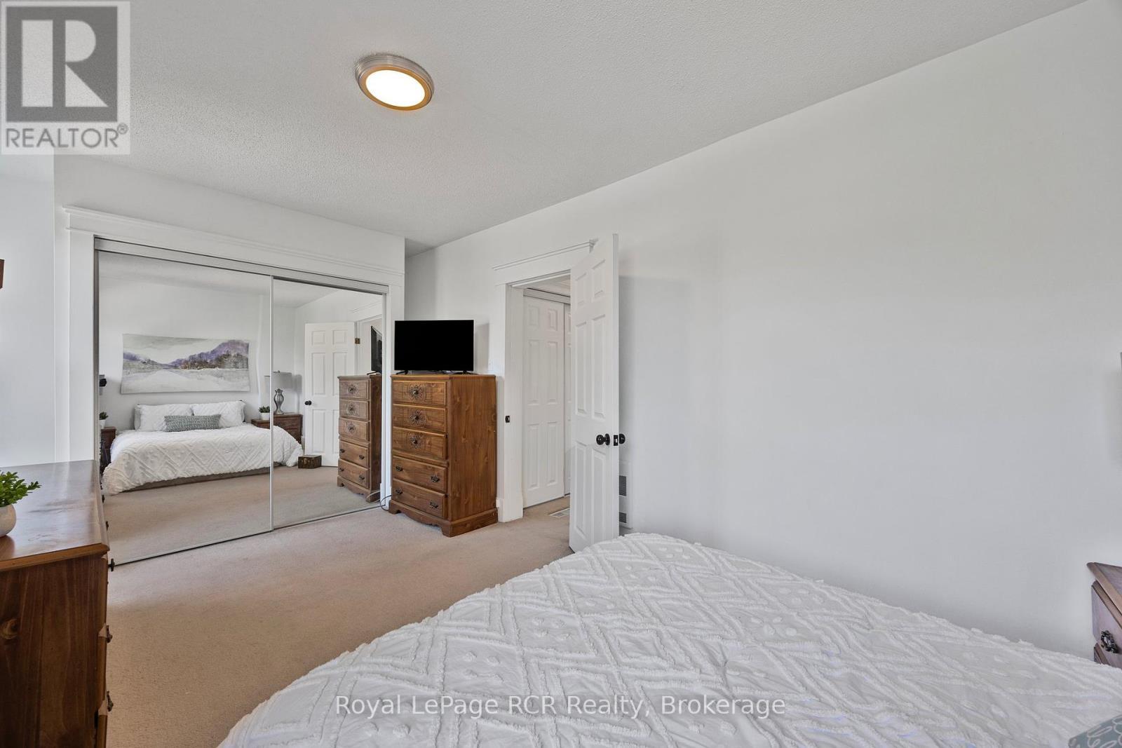 












130 SECOND STREET

,
Collingwood,




Ontario
L9Y1E8

