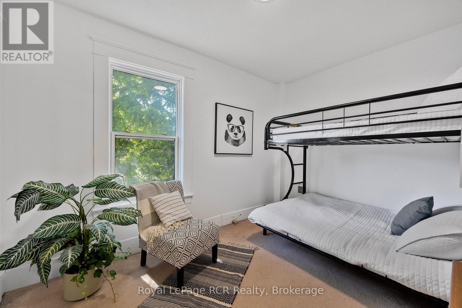 












130 SECOND STREET

,
Collingwood,




Ontario
L9Y1E8

