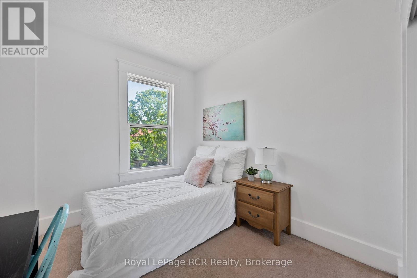 












130 SECOND STREET

,
Collingwood,




Ontario
L9Y1E8

