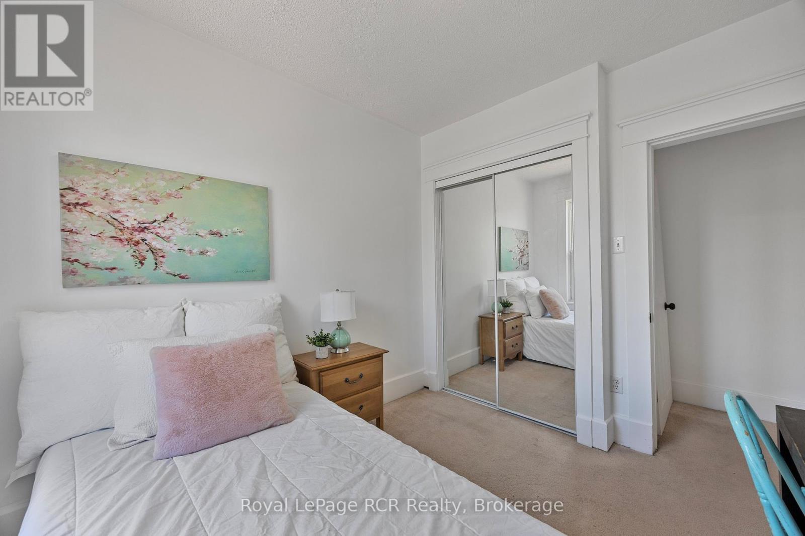 












130 SECOND STREET

,
Collingwood,




Ontario
L9Y1E8

