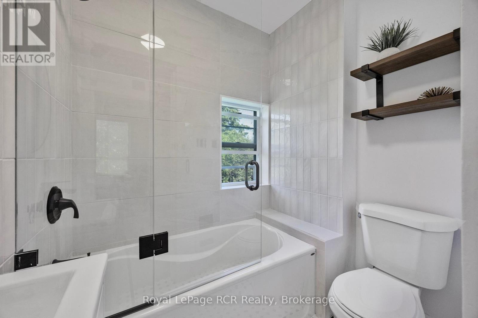 












130 SECOND STREET

,
Collingwood,




Ontario
L9Y1E8

