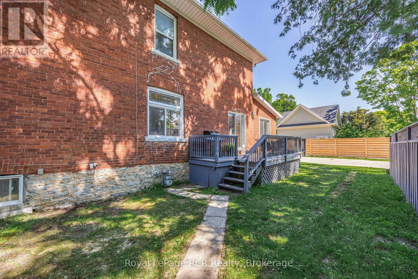












130 SECOND STREET

,
Collingwood,




Ontario
L9Y1E8

