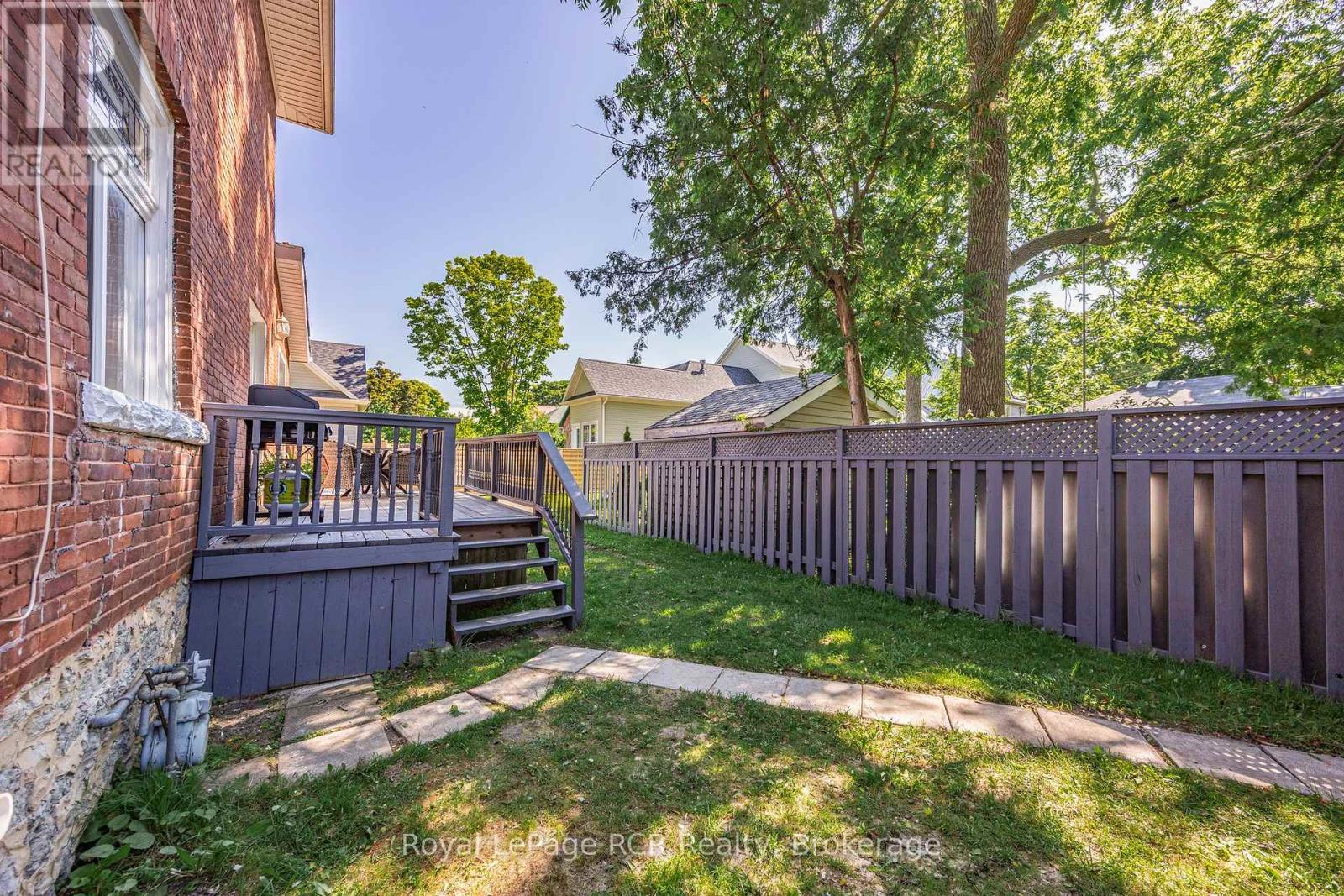 












130 SECOND STREET

,
Collingwood,




Ontario
L9Y1E8

