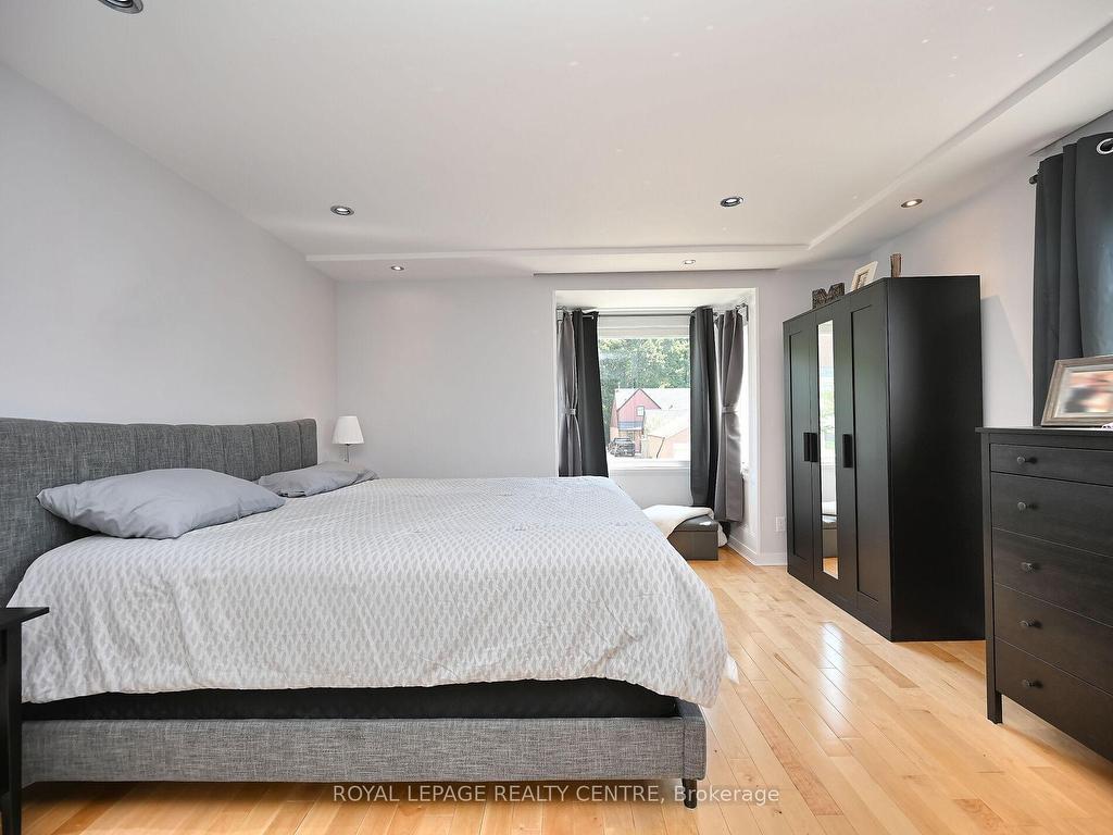 









1221


Kos

Boulevard,
Mississauga,




ON
L5J 4L3

