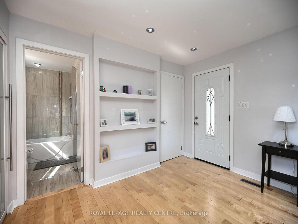 









1221


Kos

Boulevard,
Mississauga,




ON
L5J 4L3

