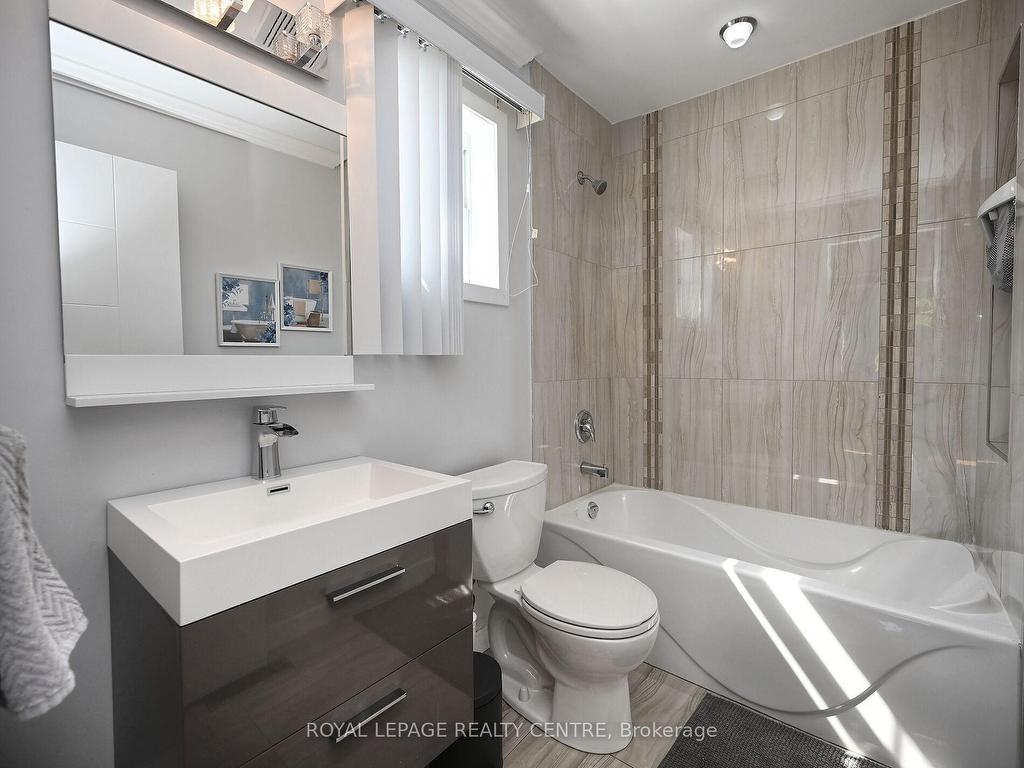 









1221


Kos

Boulevard,
Mississauga,




ON
L5J 4L3

