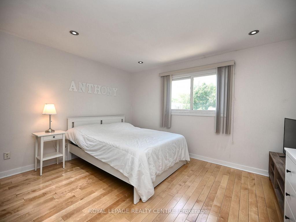









1221


Kos

Boulevard,
Mississauga,




ON
L5J 4L3

