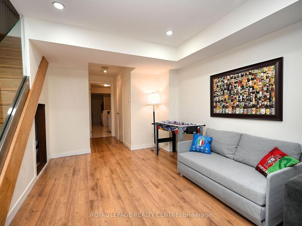 









1221


Kos

Boulevard,
Mississauga,




ON
L5J 4L3

