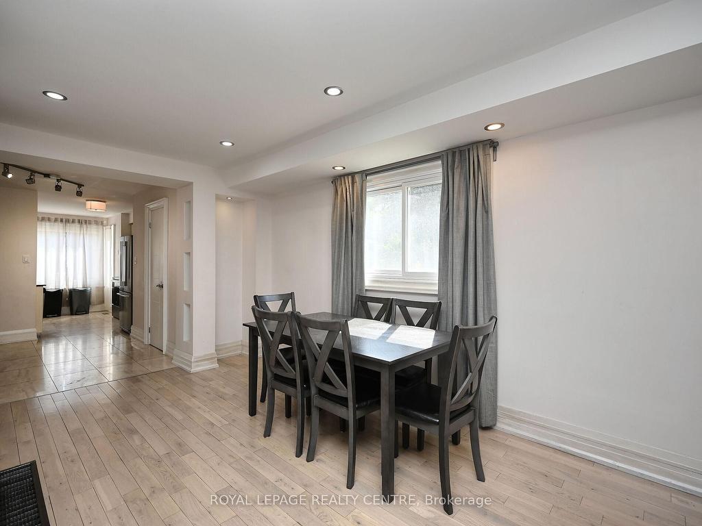 









1221


Kos

Boulevard,
Mississauga,




ON
L5J 4L3


