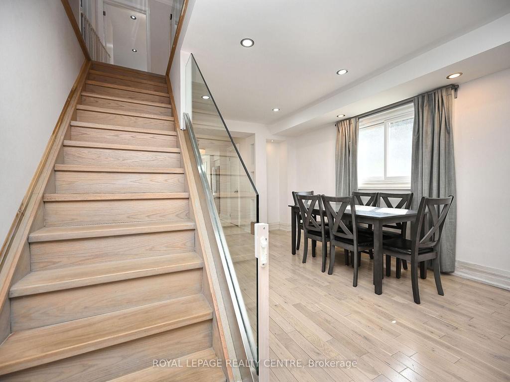 









1221


Kos

Boulevard,
Mississauga,




ON
L5J 4L3

